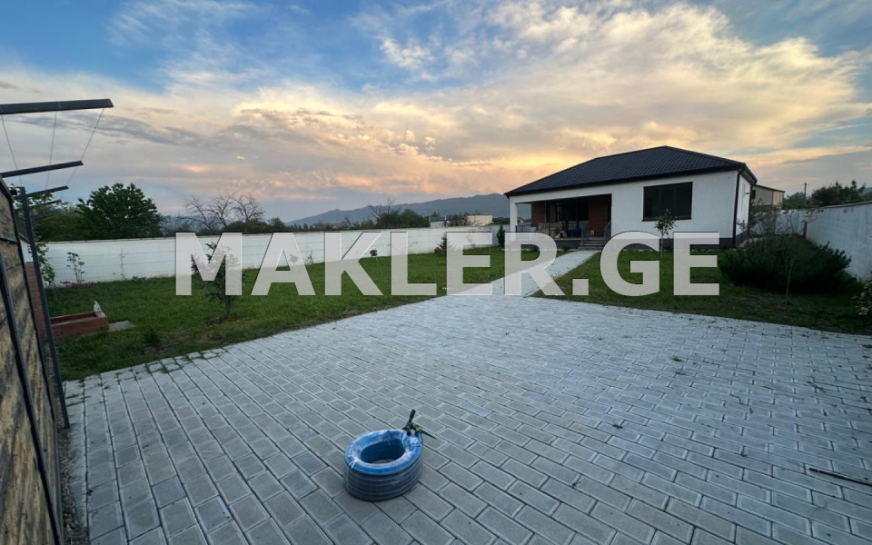  იყიდება 900 m² ფართობის აგარაკი მისაქციელში