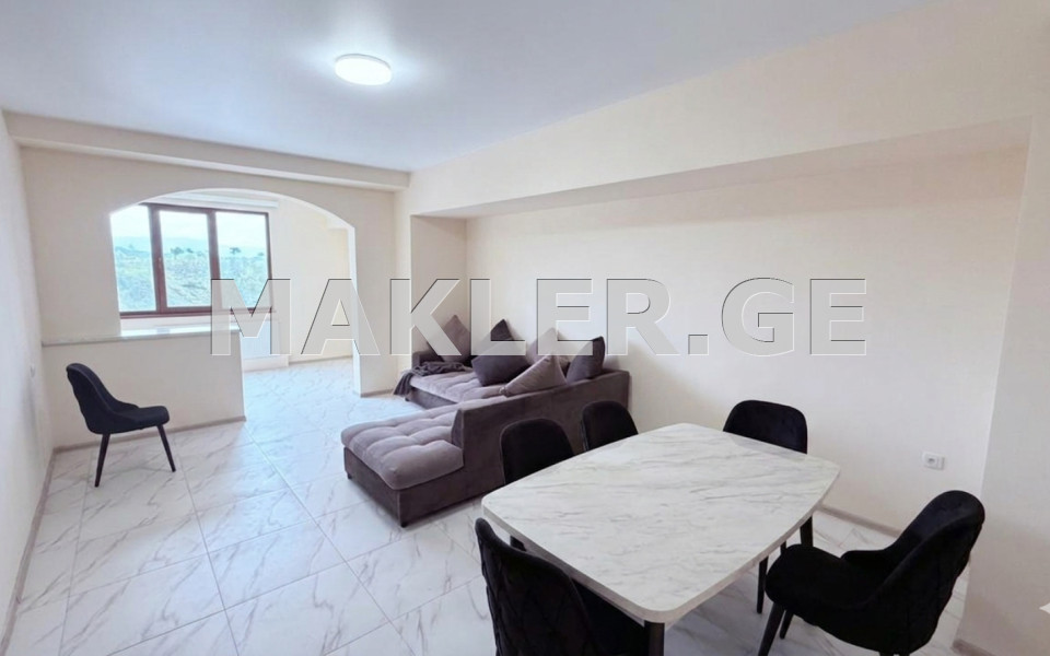  იყიდება 2 ოთახიანი  ბინა ვაკეში  თამარაშვილის ქუჩაზე 