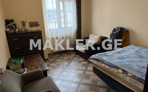  იყიდება 3 ოთახიანი  ბინა საბურთალოზე  ალ. ყაზბეგის გამზირზე 