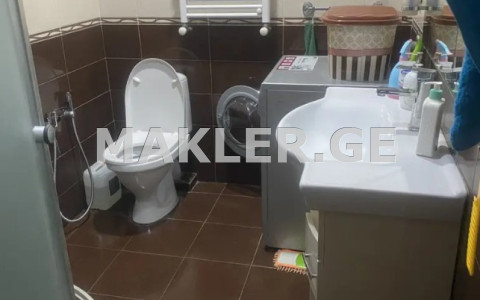  იყიდება 3 ოთახიანი  ბინა საბურთალოზე  ბოჭორიშვილის ქუჩაზე 