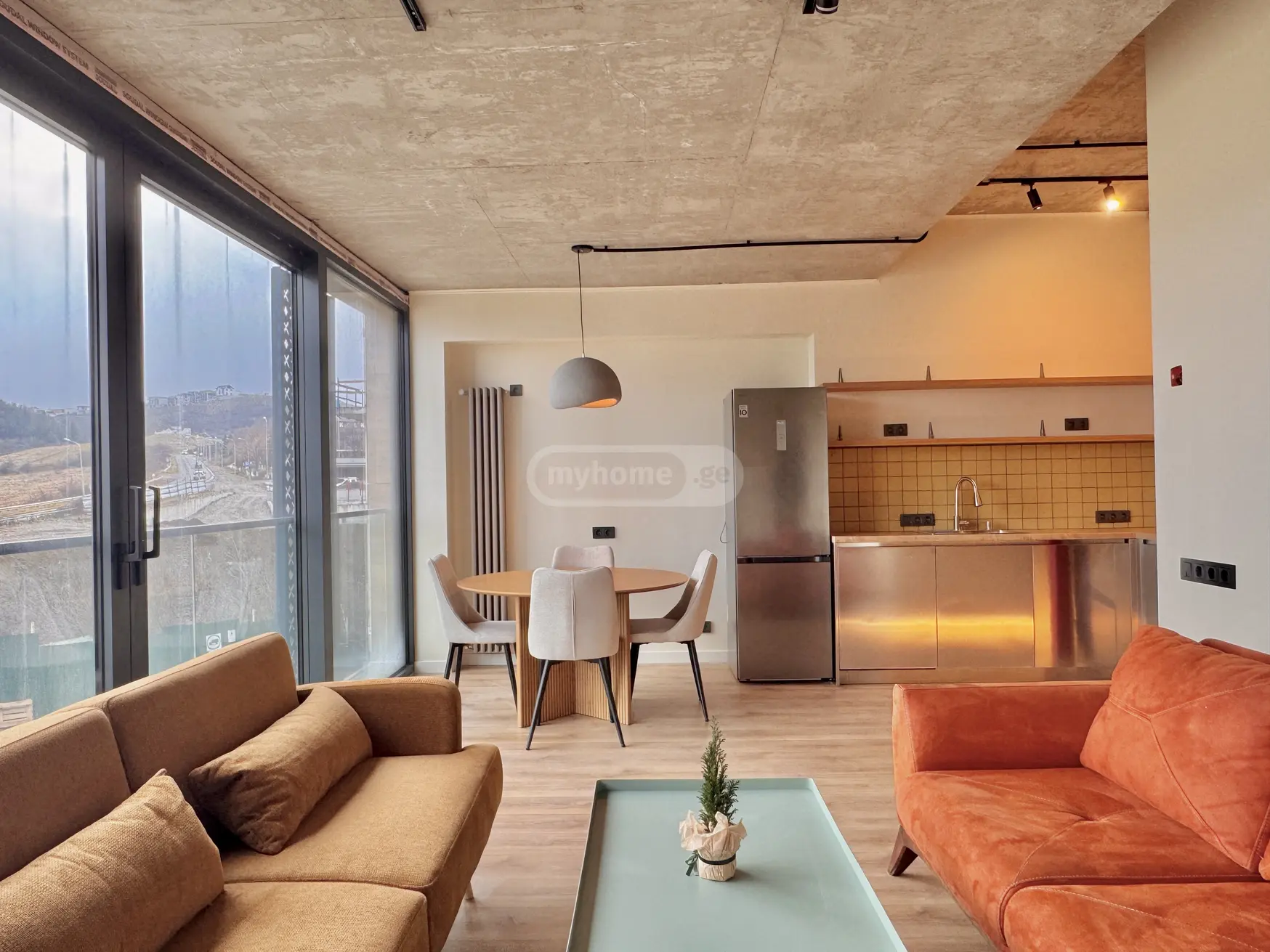  ქირავდება 3 ოთახიანი  ბინა სოლოლაკში (ძველ თბილისში)  კოჯრის ქუჩაზე 