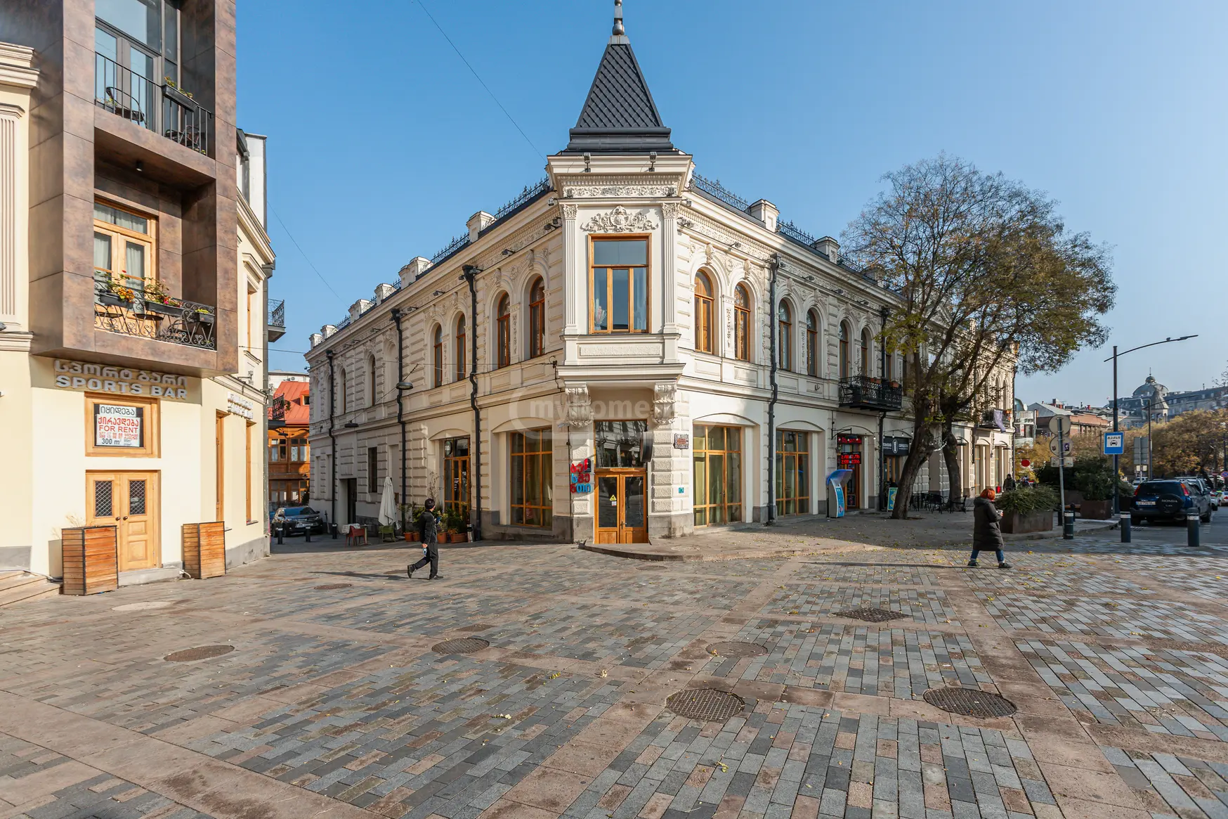  For Rent 3 room  Apartment in Mtatsminda dist. (Old Tbilisi)  in Orbeliani square. 