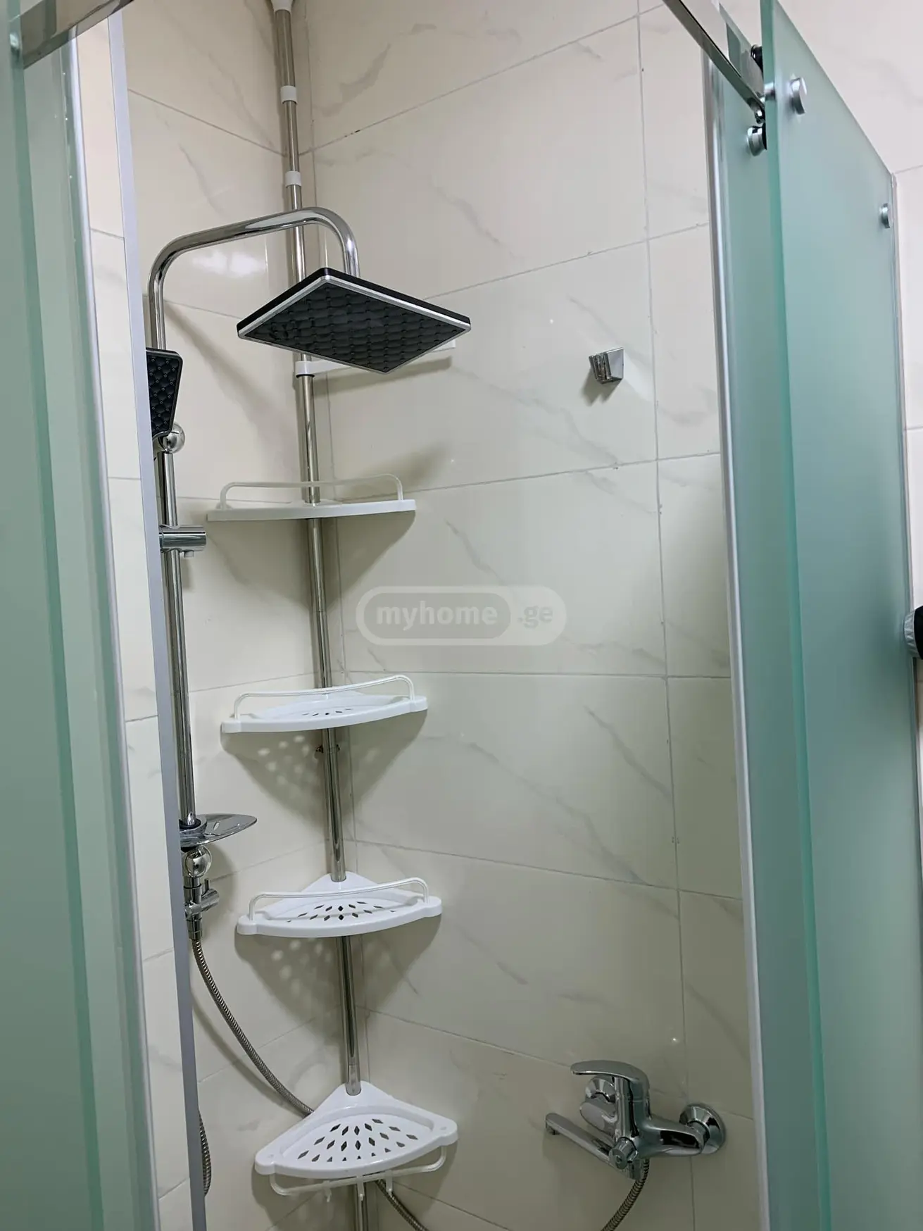  ქირავდება 3 ოთახიანი  ბინა მთაწმინდაზე (ძველ თბილისში)  ორბელიანის მოედანზე 