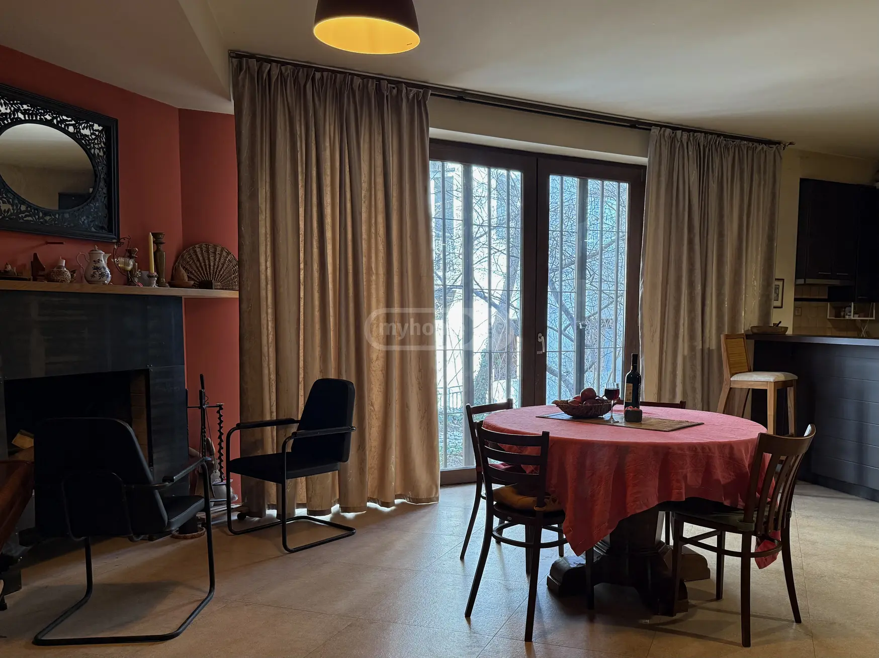  ქირავდება 3 ოთახიანი  ბინა ვერაზე  გოგებაშვილის ქუჩაზე 