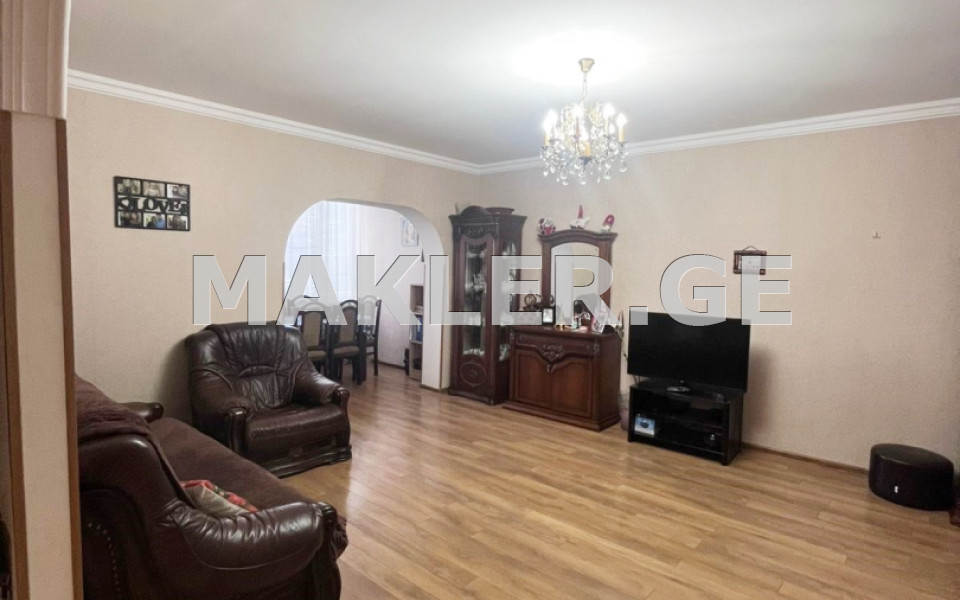  იყიდება 4 ოთახიანი  ბინა ნუცუბიძის პლატოზე