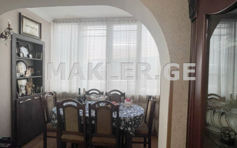  იყიდება 4 ოთახიანი  ბინა ნუცუბიძის პლატოზე