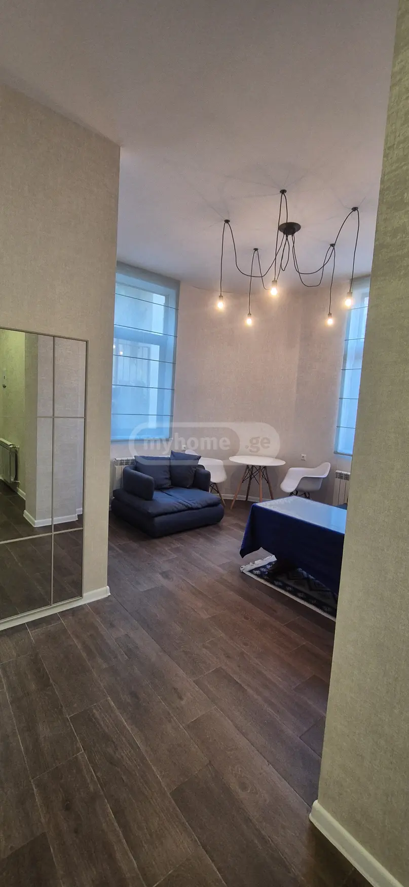  Сдаётся 2 комнатная  Квартира на Мтацминда  (Старый Тбилиси)  на ул. Пурцеладзе 