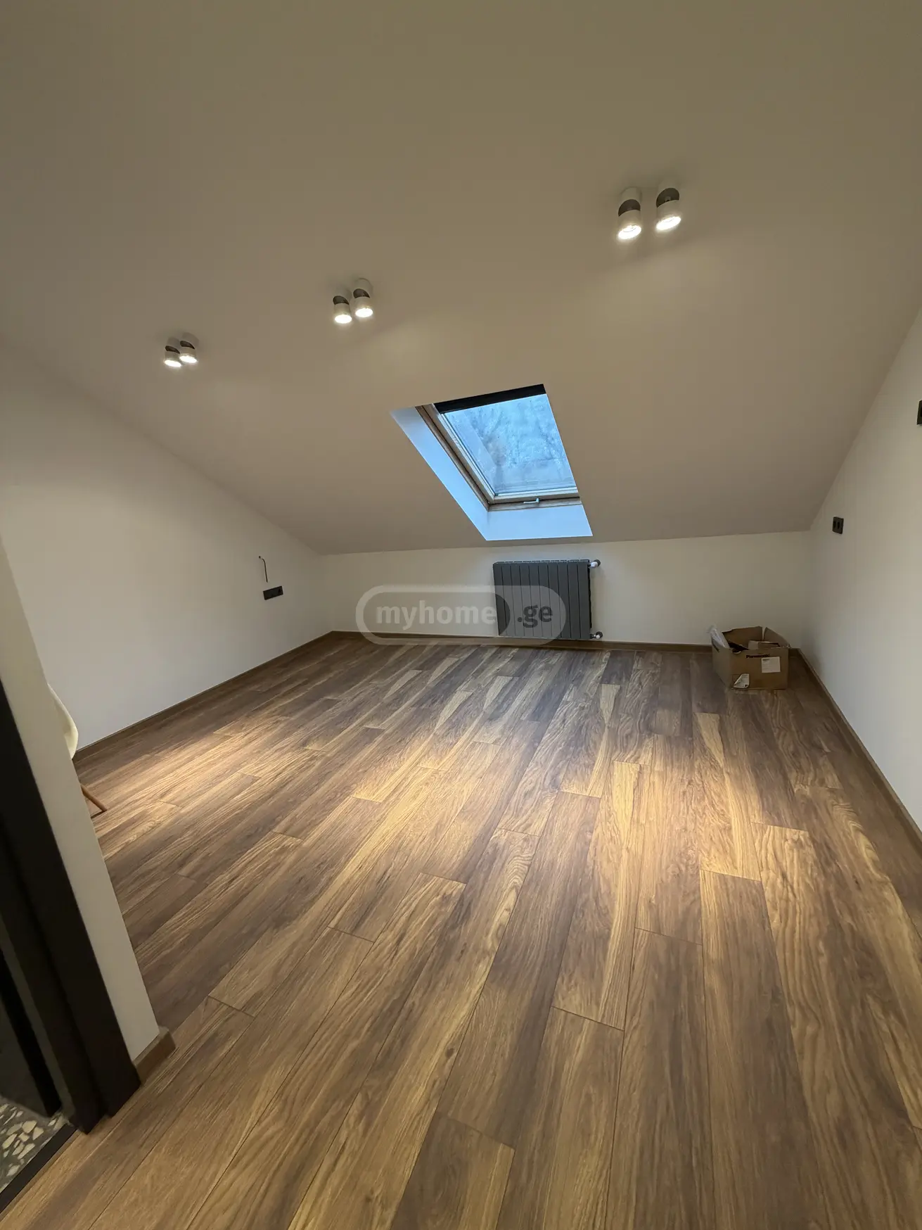  ქირავდება 130 m² ფართობის ოფისი მთაწმინდაზე (ძველ თბილისში)  რუსთაველის გამზირზე 