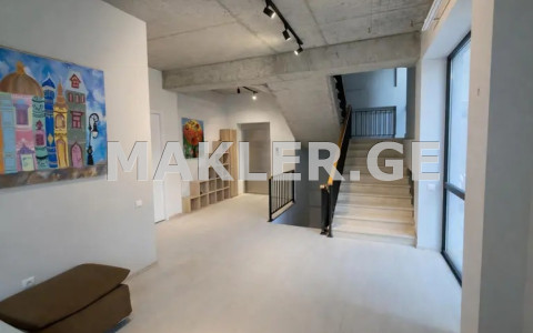  Продается Сдаётся 465 m² площадь Коммерческая площадь в Сабуртало  улице Юрха Надирадзе 