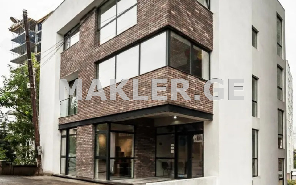  Продается Сдаётся 465 m² площадь Коммерческая площадь в Сабуртало  улице Юрха Надирадзе 