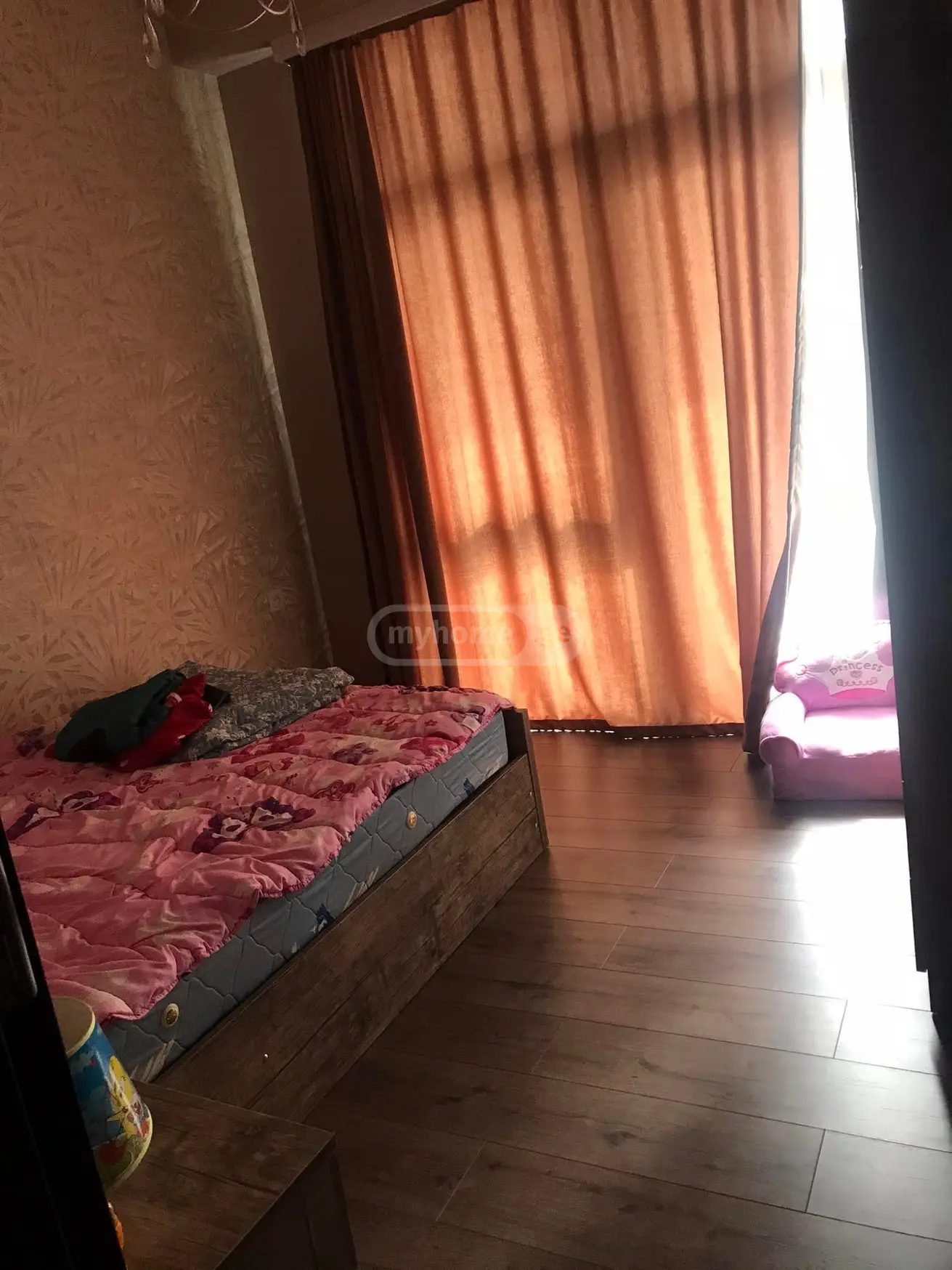  იყიდება 3 ოთახიანი  ბინა ისანში  ბერი გაბრიელ სალოსის გამზირზე 