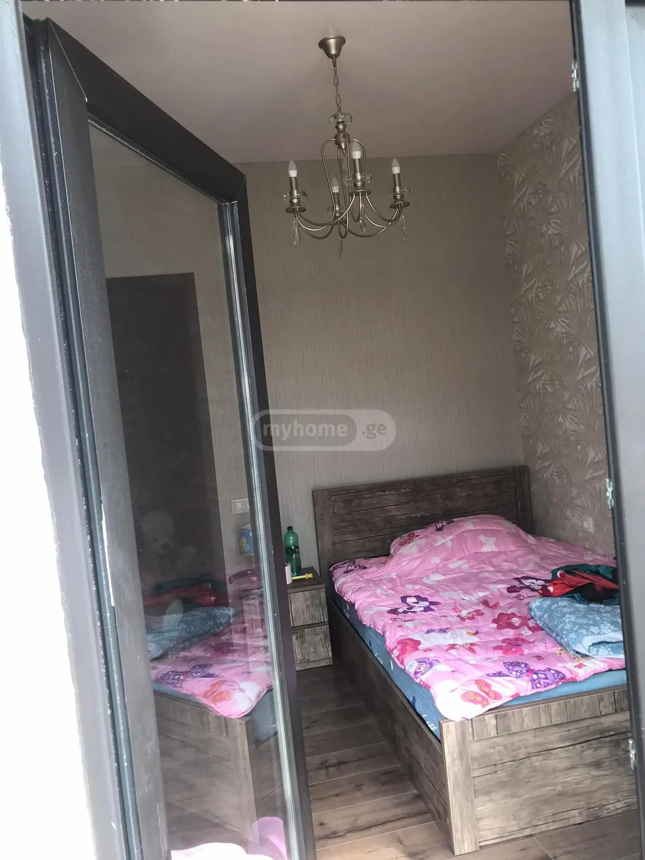  იყიდება 3 ოთახიანი  ბინა ისანში  ბერი გაბრიელ სალოსის გამზირზე 