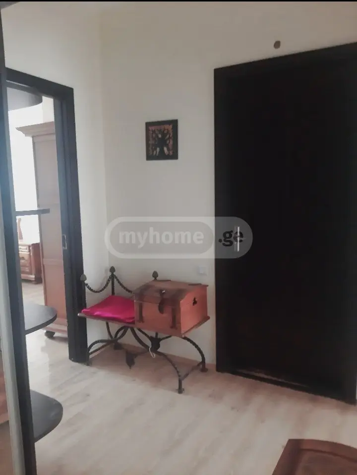  For Sale 3 room  Apartment in Navtlugi  in Iunker st. 