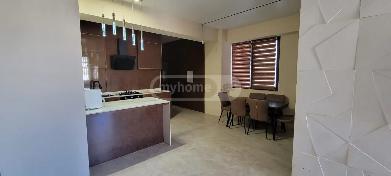  იყიდება 4 ოთახიანი  ბინა ისანში  ბოჭორმის ქუჩაზე 