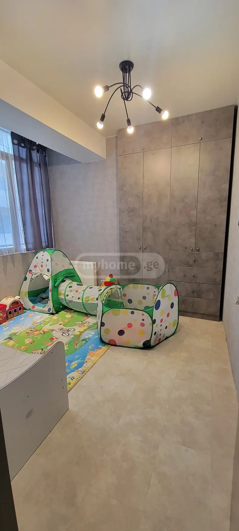  იყიდება 4 ოთახიანი  ბინა ისანში  ბოჭორმის ქუჩაზე 