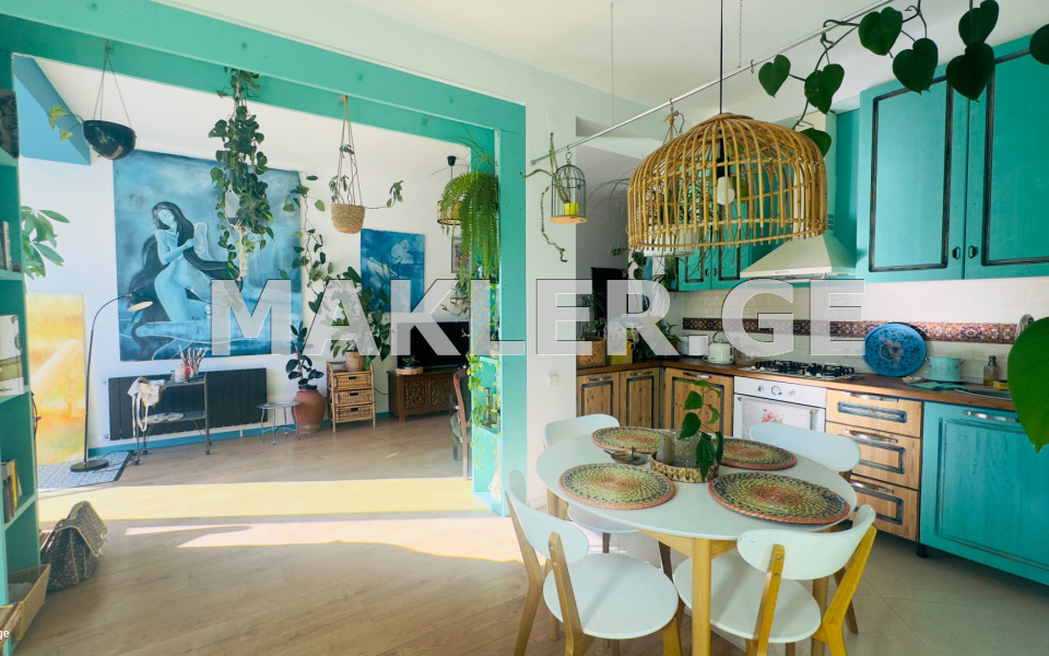  For Sale 3 room  Apartment in Mtatsminda dist. (Old Tbilisi)  in Bolo Agmarti st. 