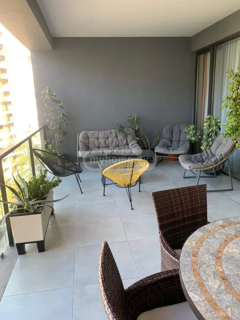  ქირავდება 3 ოთახიანი  ბინა ვაკეში  ი. ჭავჭავაძის გამზ. 