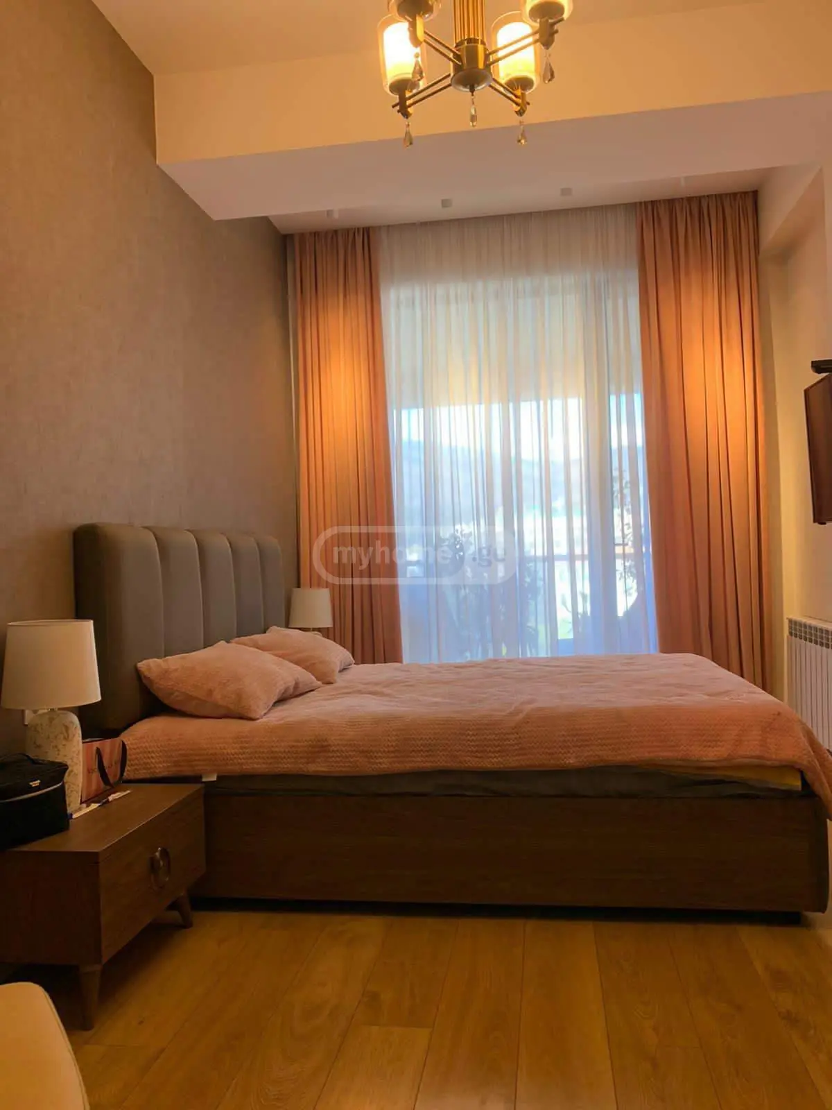  ქირავდება 3 ოთახიანი  ბინა ვაკეში  ი. ჭავჭავაძის გამზ. 