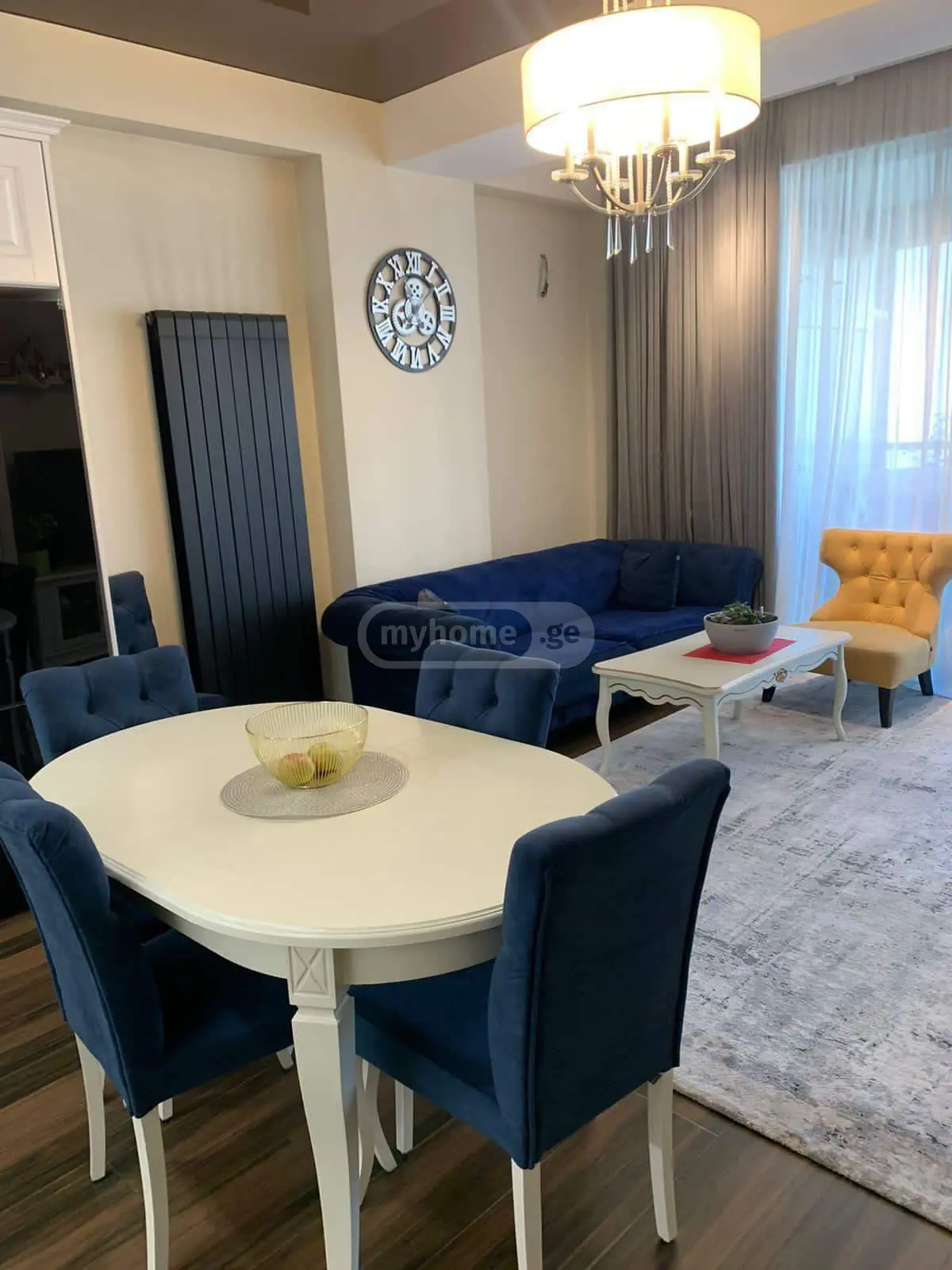  ქირავდება 3 ოთახიანი  ბინა ვაკეში  ი. ჭავჭავაძის გამზ. 