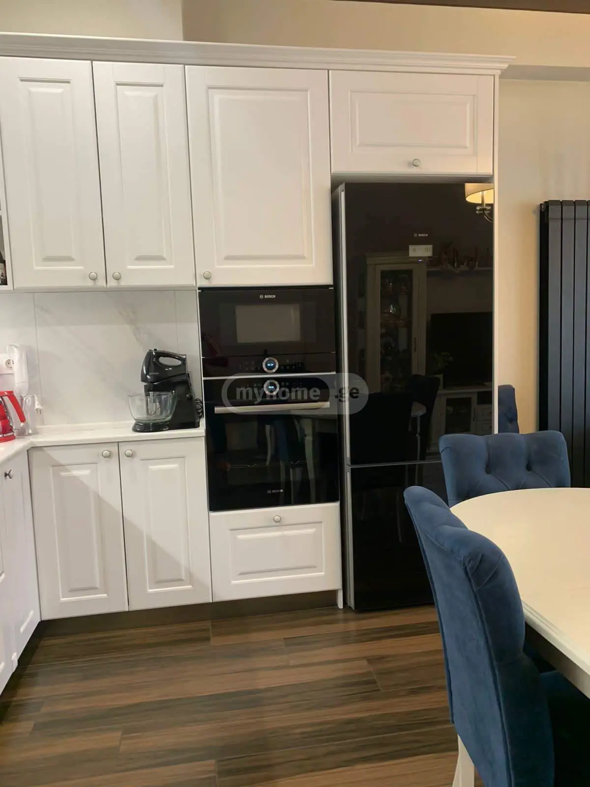  ქირავდება 3 ოთახიანი  ბინა ვაკეში  ი. ჭავჭავაძის გამზ. 