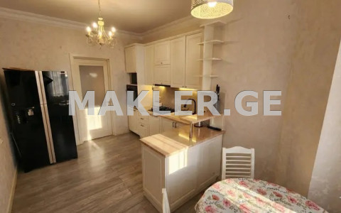  Сдаётся 5 комнатная  Квартира в Сабуртало  На улице Бидзина Квернадзе 