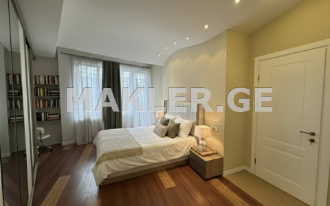  იყიდება 4 ოთახიანი  ბინა საბურთალოზე  მ. ალექსიძის ქუჩაზე 