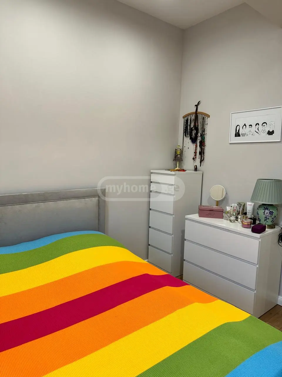  ქირავდება 2 ოთახიანი  ბინა ვაკეში  ი. ჭავჭავაძის გამზ. 