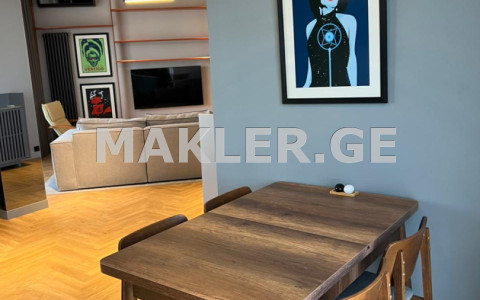  ქირავდება 3 ოთახიანი  ბინა ვაკეში  ი. ჭავჭავაძის გამზ. 