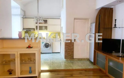  იყიდება 2 ოთახიანი  ბინა სოლოლაკში (ძველ თბილისში)  ლერმონტოვის ქუჩაზე 