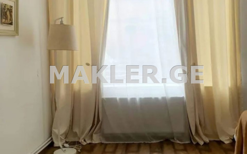  იყიდება 2 ოთახიანი  ბინა სოლოლაკში (ძველ თბილისში)  ლერმონტოვის ქუჩაზე 