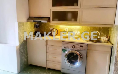  იყიდება 2 ოთახიანი  ბინა სოლოლაკში (ძველ თბილისში)  ლერმონტოვის ქუჩაზე 