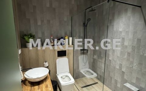  იყიდება 4 ოთახიანი  ბინა საბურთალოზე  მ. ალექსიძის ქუჩაზე 