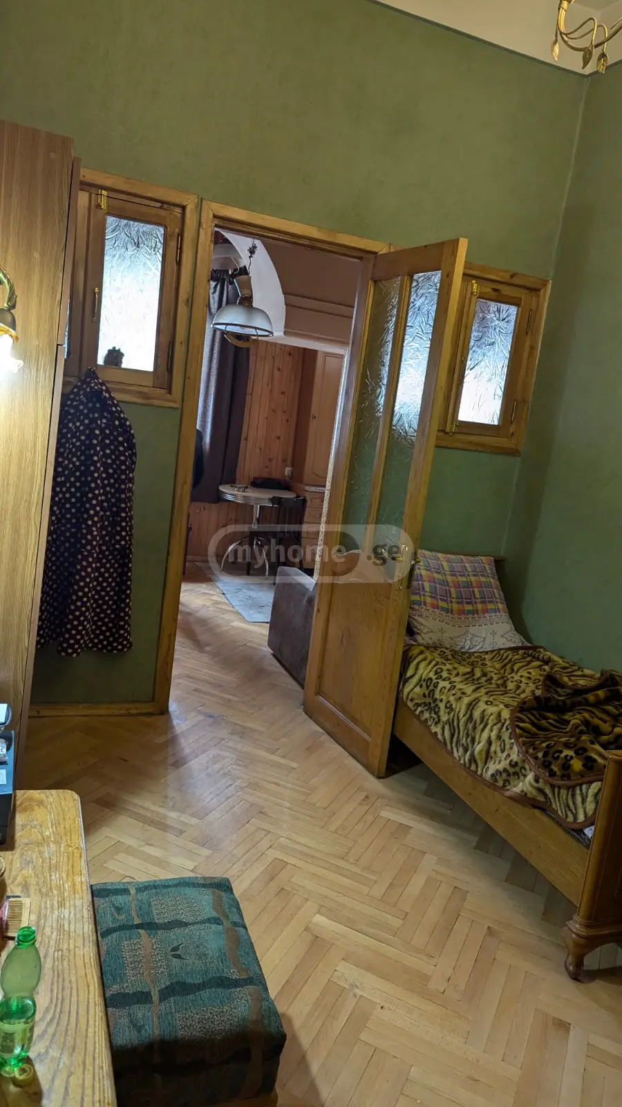  იყიდება 4 ოთახიანი  ბინა მთაწმინდაზე (ძველ თბილისში)  ალ. ჭავჭავაძის ქუჩაზე 