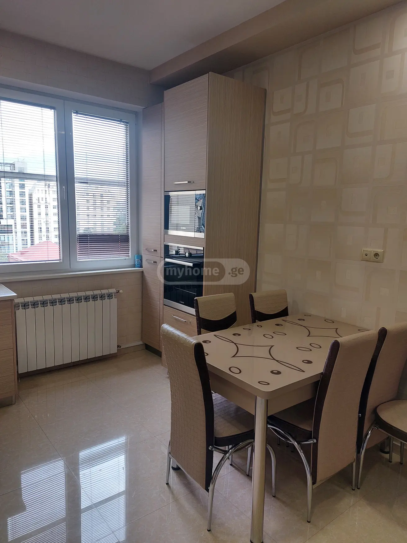  იყიდება 5 ოთახიანი  ბინა ვაკეში  ი. ჭავჭავაძის გამზ. 