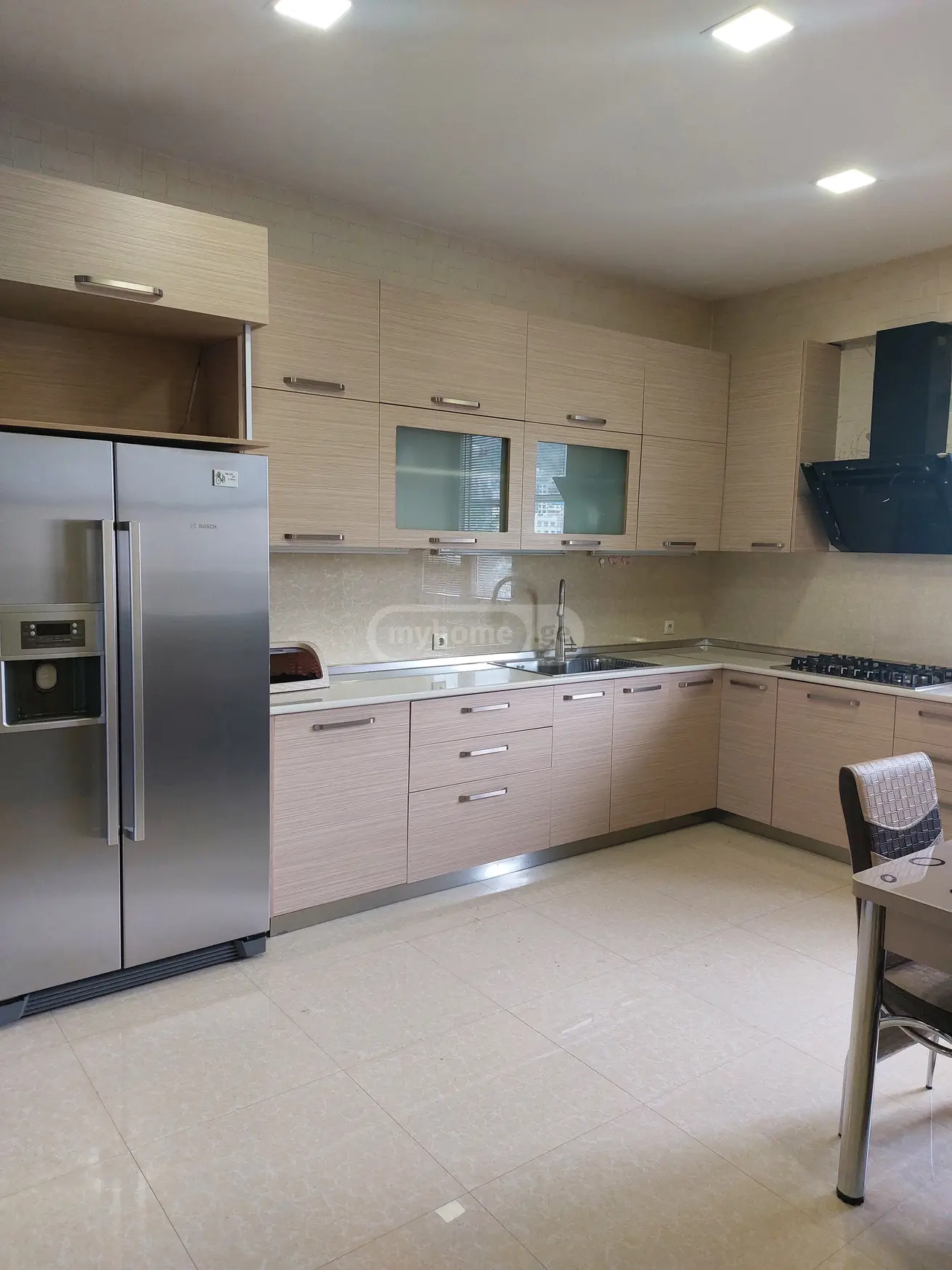  იყიდება 5 ოთახიანი  ბინა ვაკეში  ი. ჭავჭავაძის გამზ. 