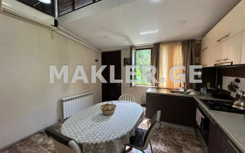  იყიდება 4 ოთახიანი  ბინა სოლოლაკში (ძველ თბილისში)  ლერმონტოვის ქუჩაზე 