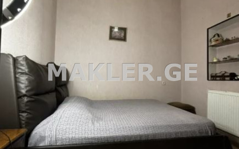  იყიდება 4 ოთახიანი  ბინა სოლოლაკში (ძველ თბილისში)  ლერმონტოვის ქუჩაზე 