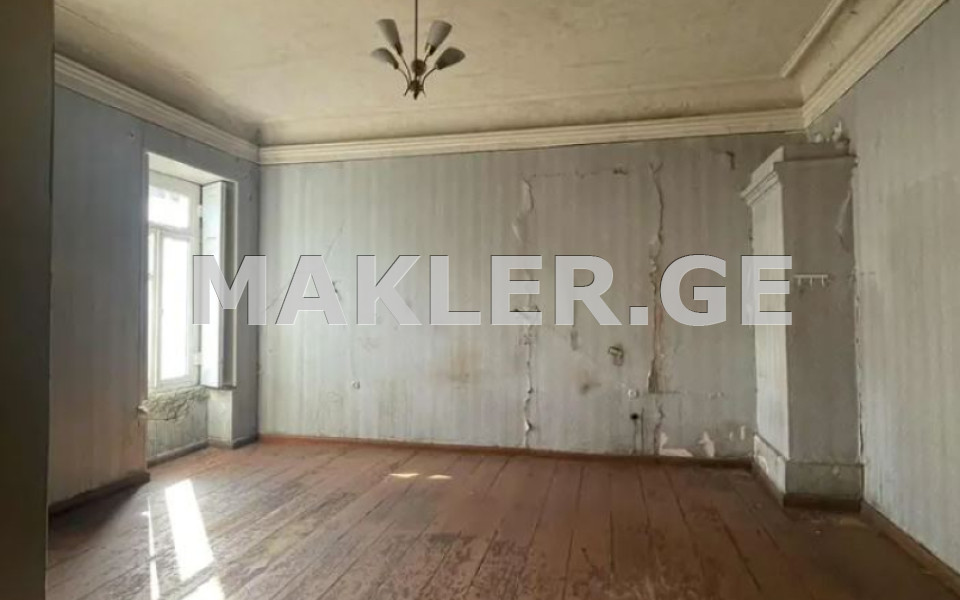  Продается 3 комнатная  Квартира в Сололаки (Старый Тбилиси)  на ул. Амаглеба 