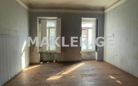  Продается 3 комнатная  Квартира в Сололаки (Старый Тбилиси)  на ул. Амаглеба 