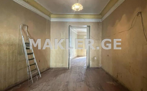  Продается 3 комнатная  Квартира в Сололаки (Старый Тбилиси)  на ул. Амаглеба 