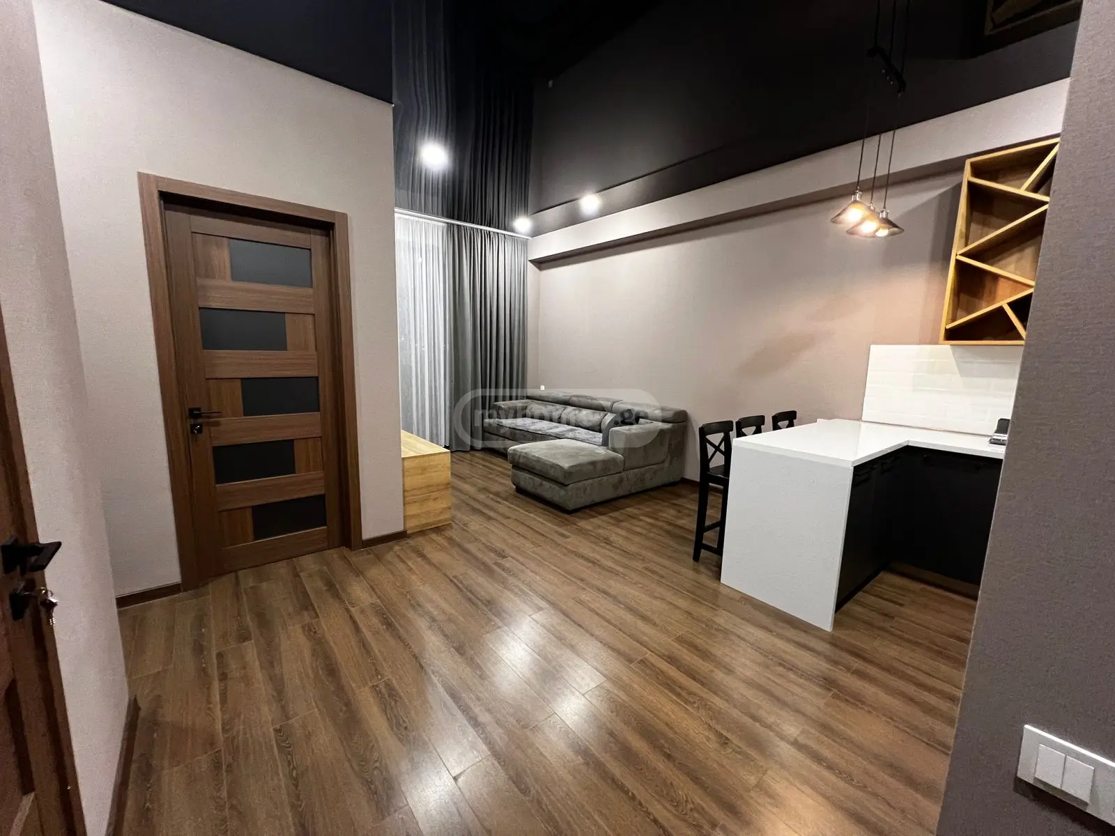  იყიდება 2 ოთახიანი  ბინა ლისის ტბაზე