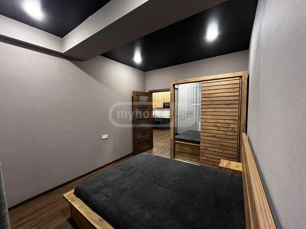  იყიდება 2 ოთახიანი  ბინა ლისის ტბაზე