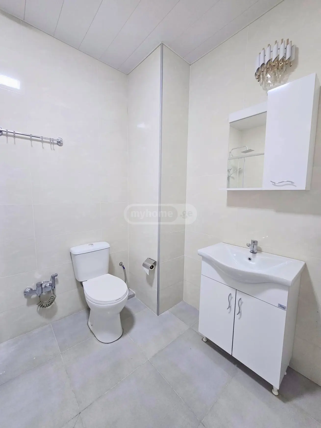  ქირავდება 2 ოთახიანი  ბინა საბურთალოზე  ანა პოლიტკოვსკაიას ქუჩაზე 