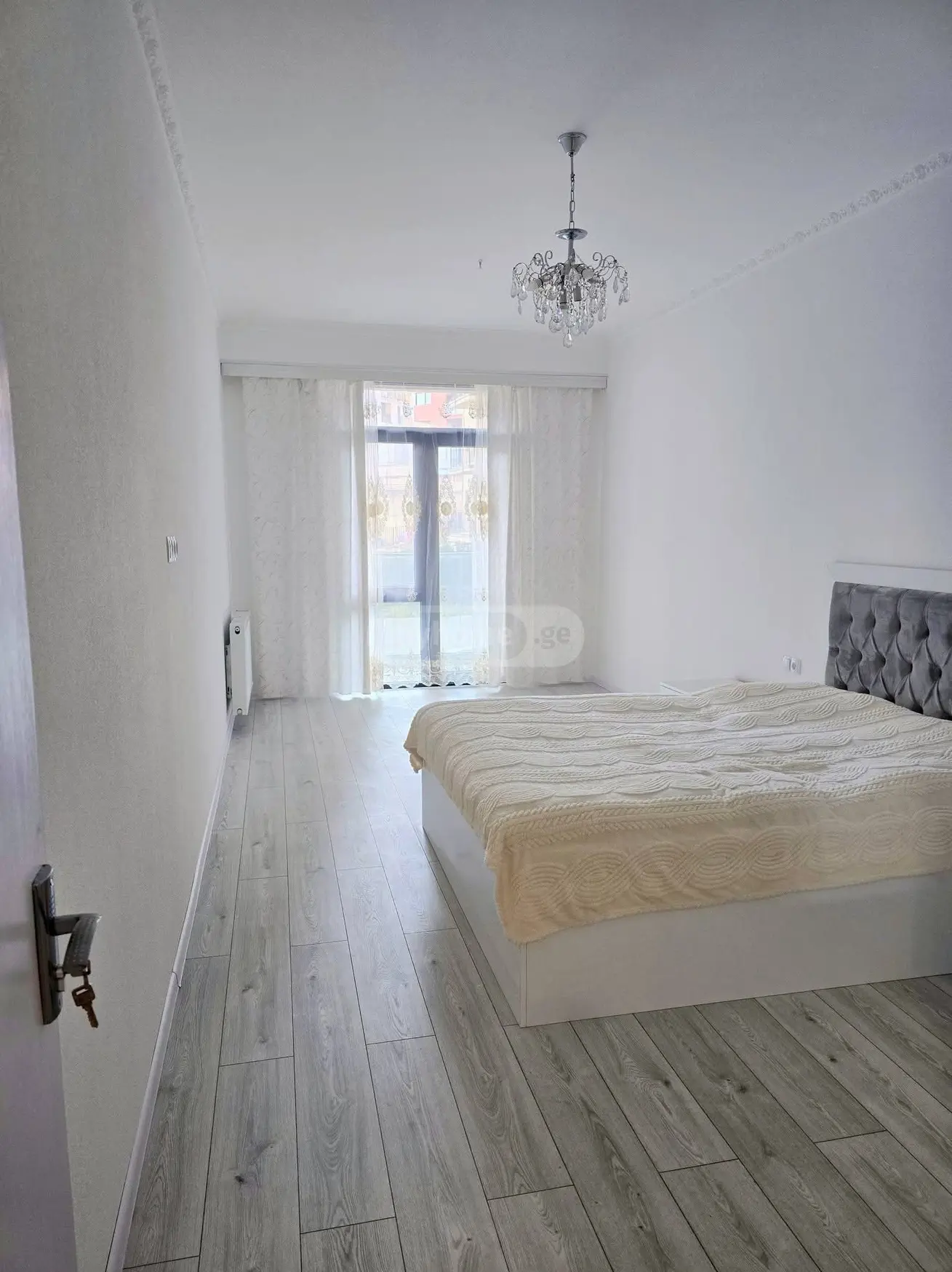  ქირავდება 2 ოთახიანი  ბინა საბურთალოზე  ანა პოლიტკოვსკაიას ქუჩაზე 