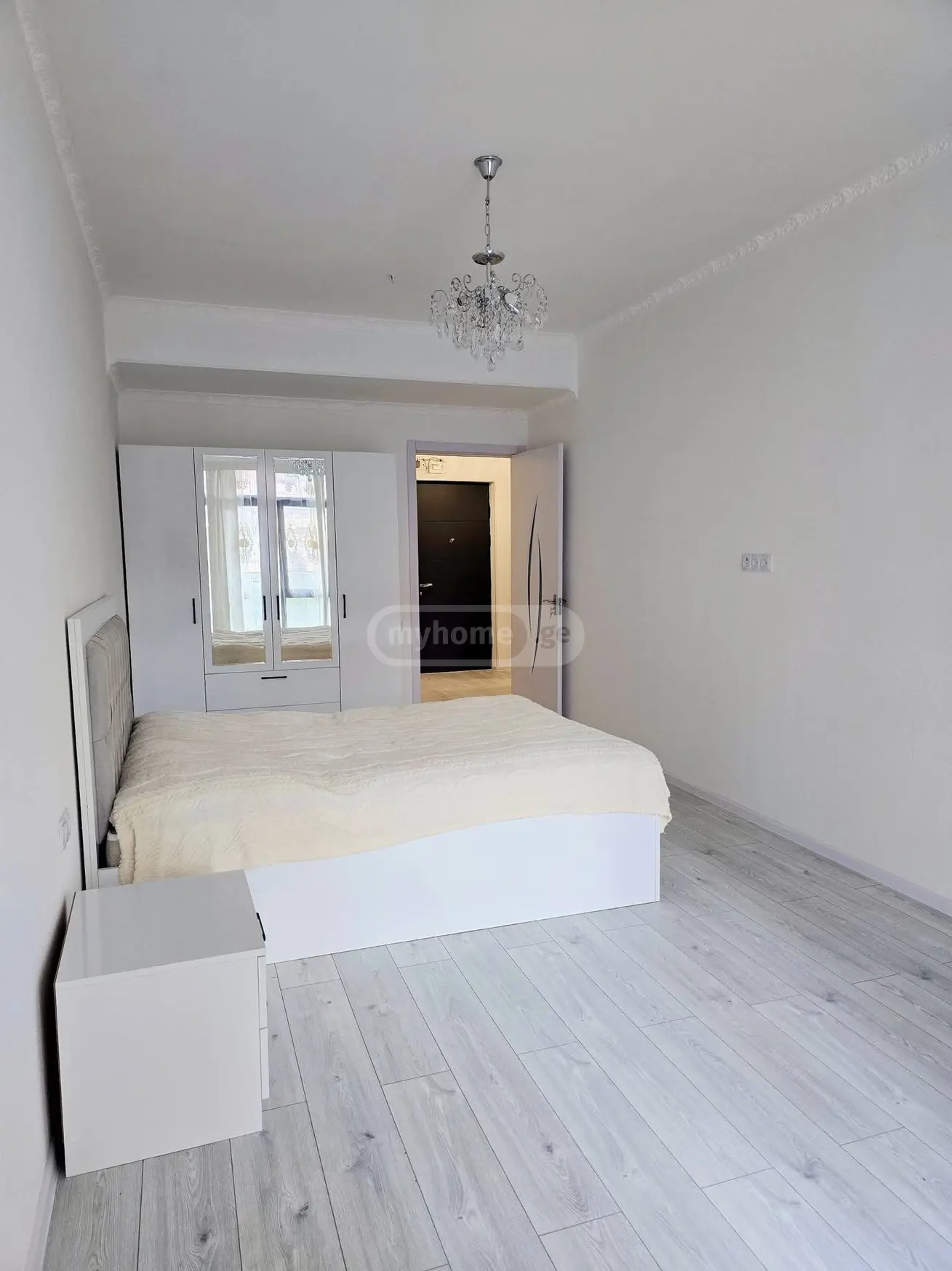  ქირავდება 2 ოთახიანი  ბინა საბურთალოზე  ანა პოლიტკოვსკაიას ქუჩაზე 