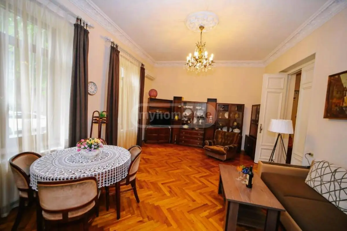  Продается 3 комнатная  Квартира на Мтацминда  (Старый Тбилиси)  на ул. бр. Зубалашвили 