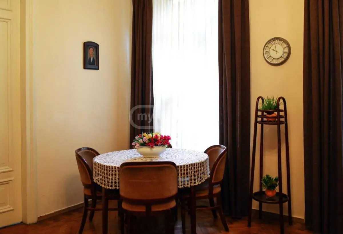  Продается 3 комнатная  Квартира на Мтацминда  (Старый Тбилиси)  на ул. бр. Зубалашвили 