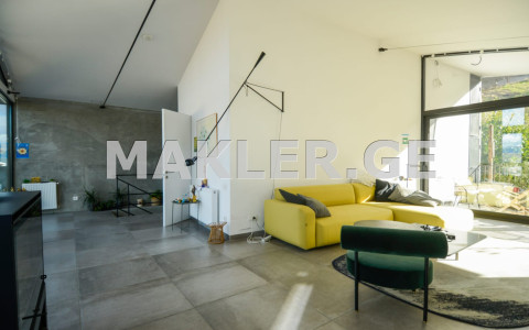  იყიდება 300 m² ფართობის საკუთარი სახლი ვერაზე  ბელინსკის ქუჩაზე 