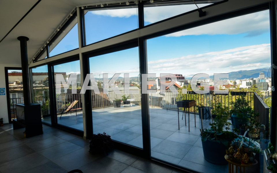  იყიდება 300 m² ფართობის საკუთარი სახლი ვერაზე  ბელინსკის ქუჩაზე 