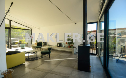  იყიდება 300 m² ფართობის საკუთარი სახლი ვერაზე  ბელინსკის ქუჩაზე 